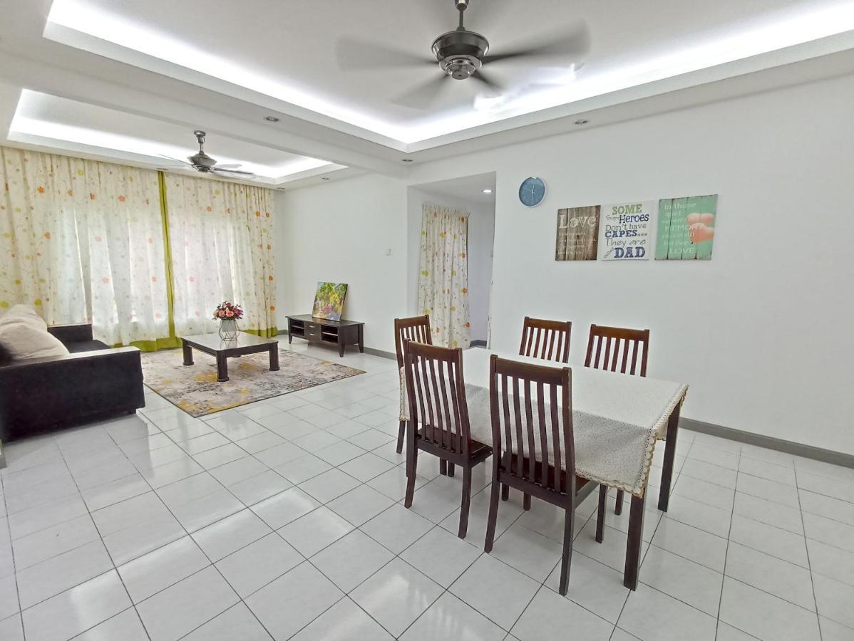 Tropika Homestay Bangi With 3 Bedrooms Каджанг Экстерьер фото