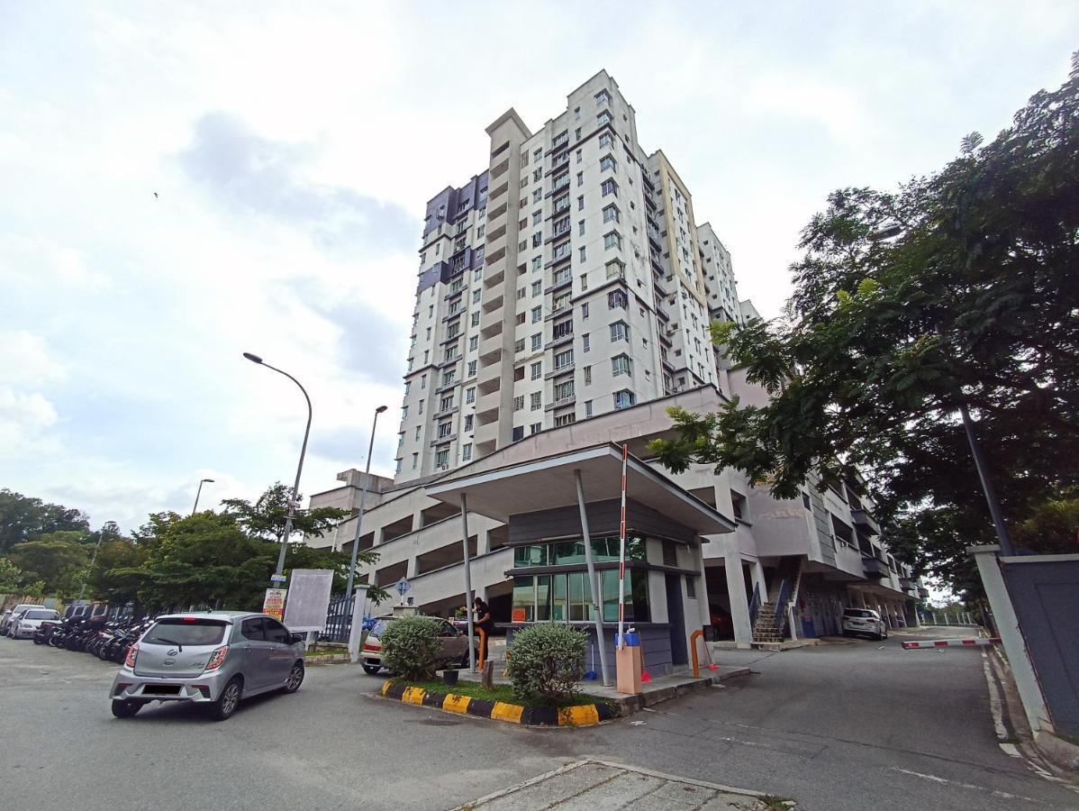 Tropika Homestay Bangi With 3 Bedrooms Каджанг Экстерьер фото
